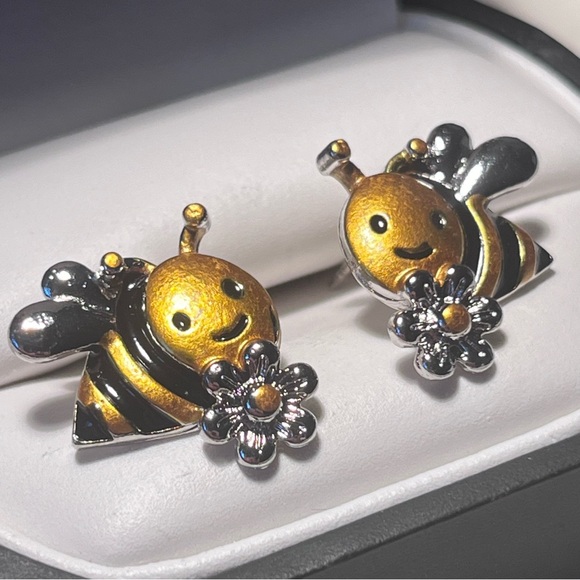 Bee Earrings - Picture 3 of 6